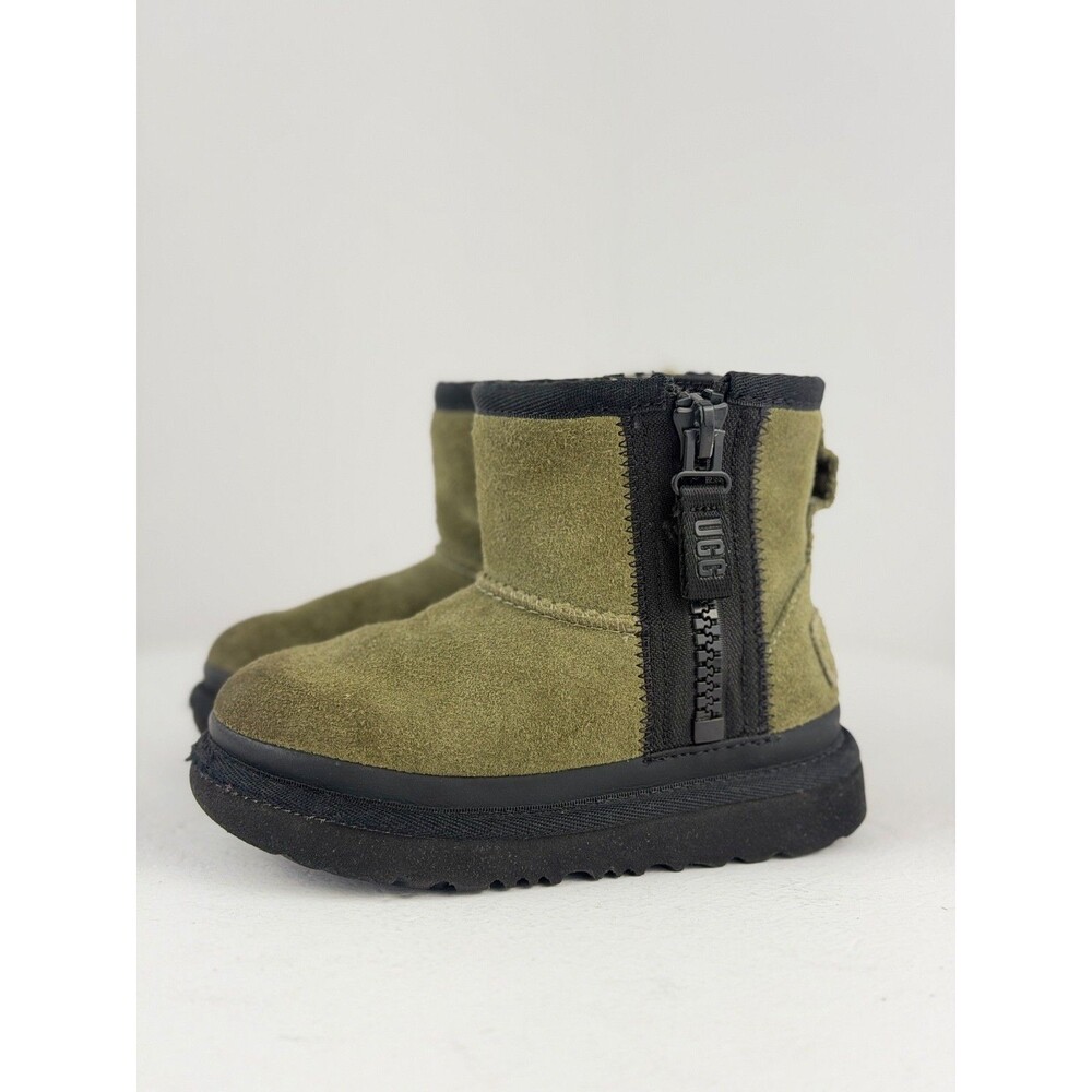 UGG Kids Classic Mini Zipper Tape Logo Boots Olive Green Suede Shearling US 9